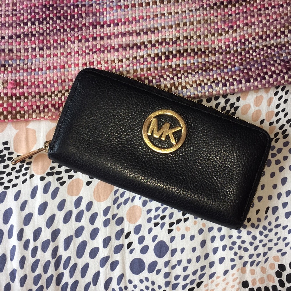 Black leather Michael Kors wallet